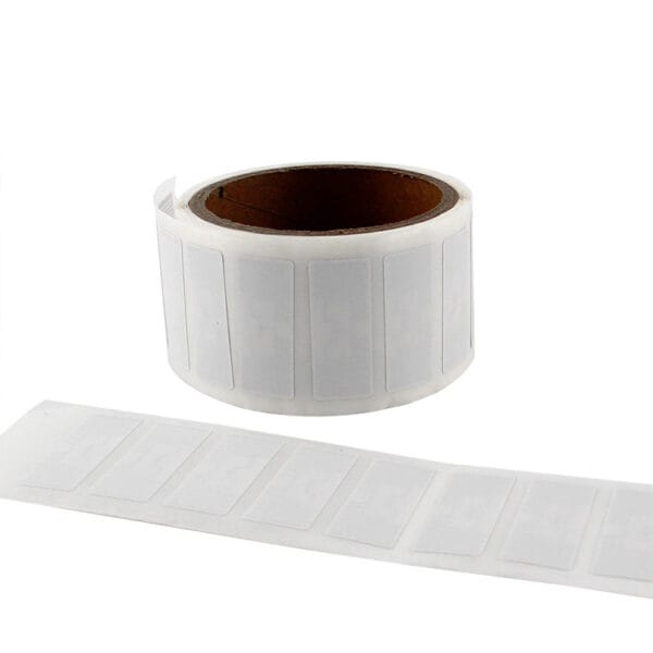 Ommeltu kaksitaajuinen RFID-tunniste tekstiileihin