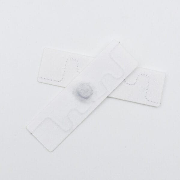 Smart Laundry Tag HF- ja UHF-tuella varustettuna