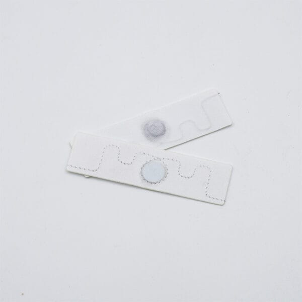 Smart Laundry Tag HF- ja UHF-tuella varustettuna